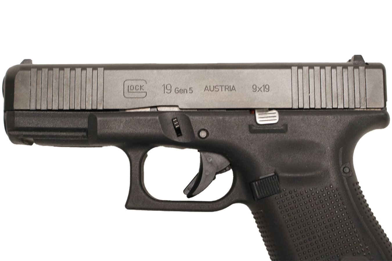 GLOCK 19 Gen5 9MM Police Trade-in Pistol with Front Serrations